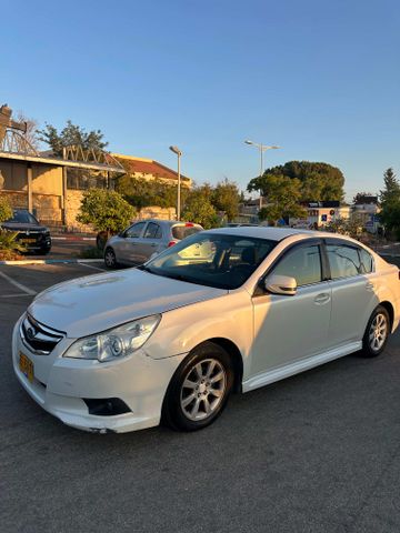 סובארו B4/לגאסי