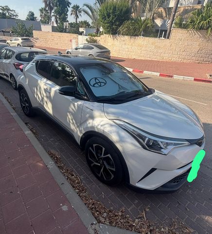 מודעת רכב טויוטה C-HR