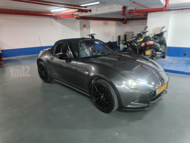 מודעת רכב מאזדה MX-5