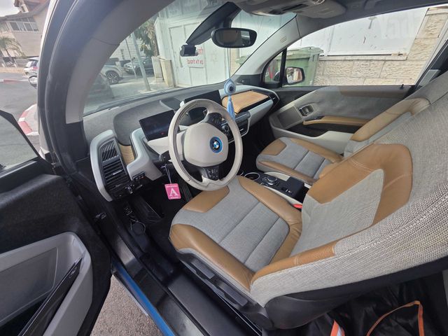 ב מ וו i3