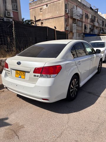 סובארו B4/לגאסי