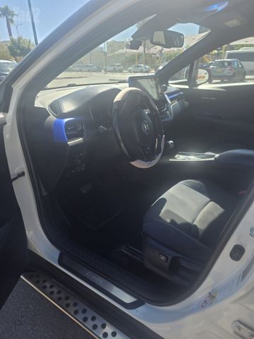 מודעת רכב טויוטה C-HR
