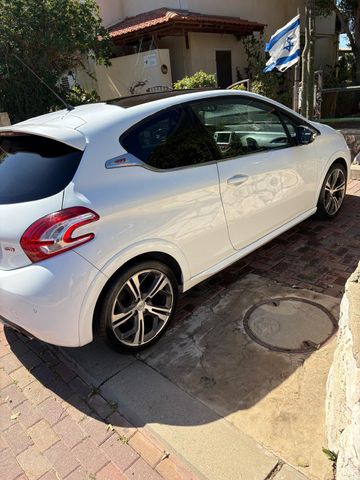 פיג'ו 208