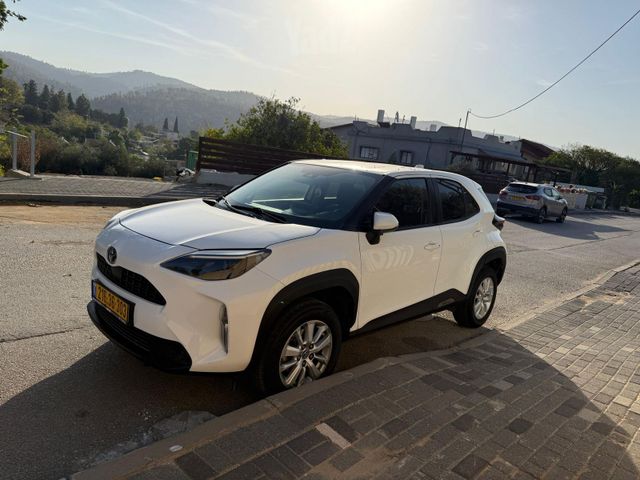 טויוטה יאריס קרוס
