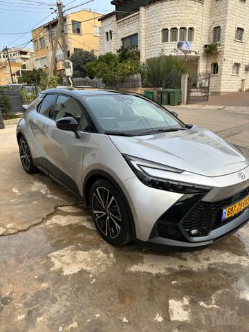 מודעת רכב טויוטה C-HR