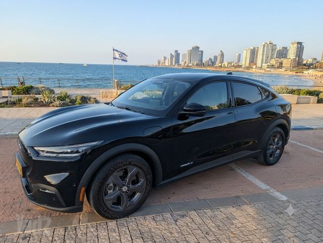 מודעת רכב פורד מוסטנג Mach-E