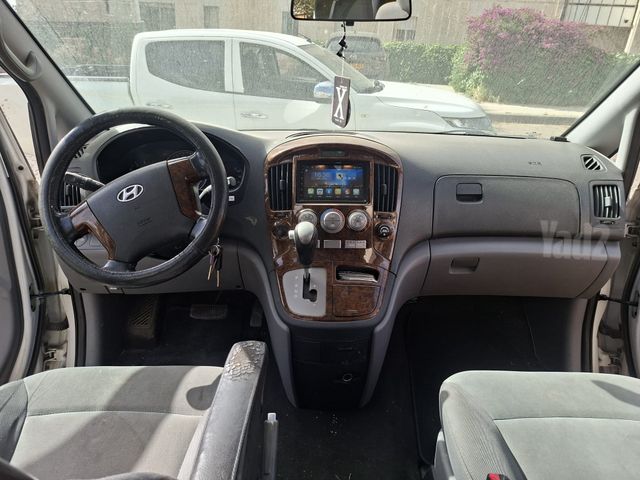 יונדאי H-1 / i800