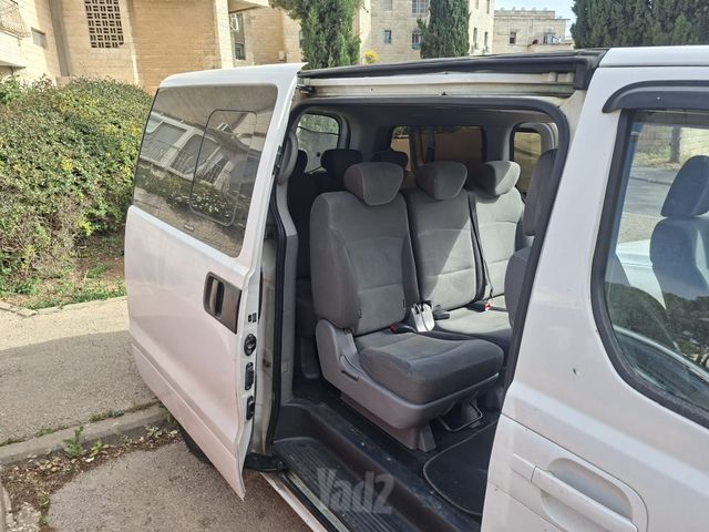 יונדאי H-1 / i800