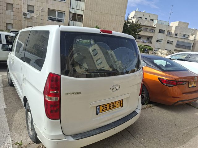 יונדאי H-1 / i800