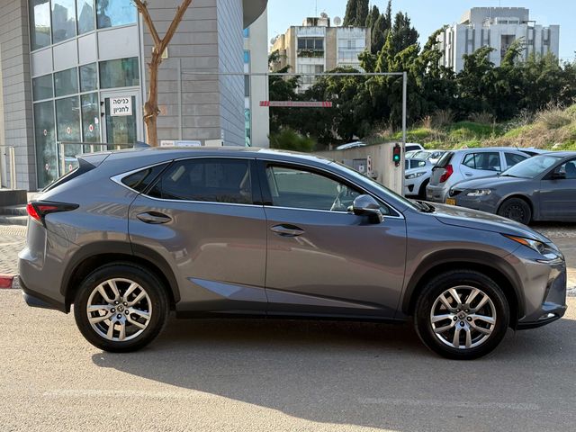 לקסוס NX
