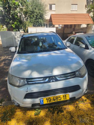 מיצובישי אאוטלנדר