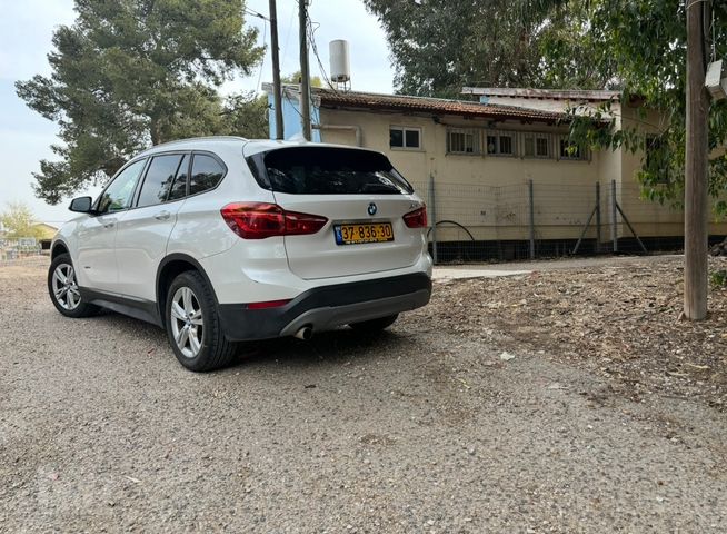 ב מ וו X1