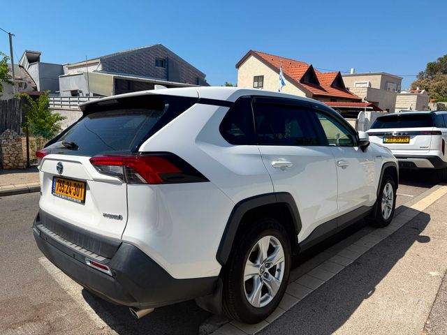 טויוטה RAV4