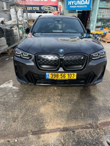 ב מ וו iX3