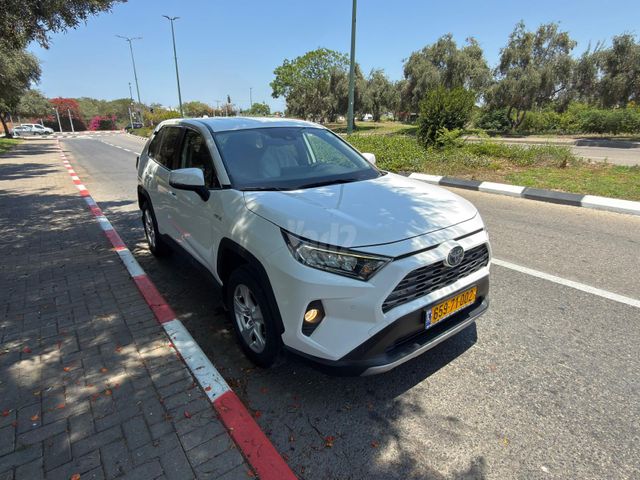 טויוטה RAV4