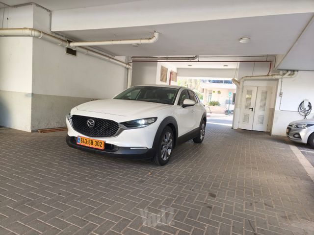 מודעת רכב מאזדה CX-30