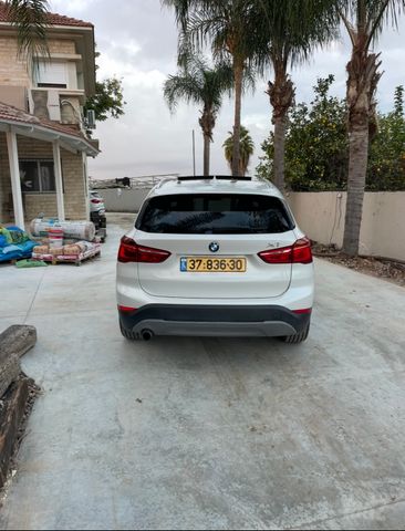 ב מ וו X1