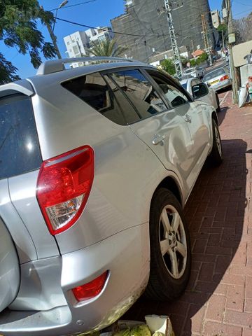 טויוטה RAV4