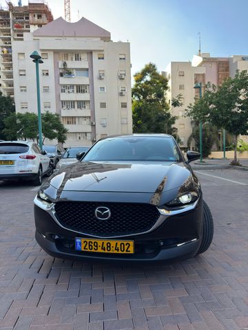 מודעת רכב מאזדה CX-30