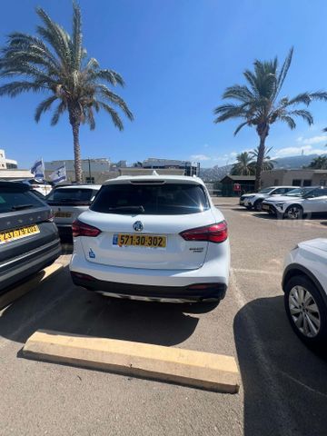 מודעת רכב אם ג'י EHS PHEV