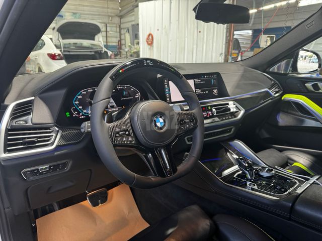 ב מ וו X6 M