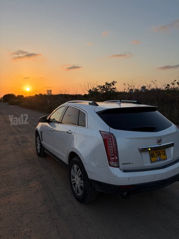 קאדילק SRX
