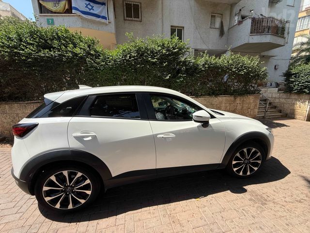 מודעת רכב מאזדה CX-3