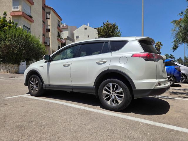 טויוטה RAV4