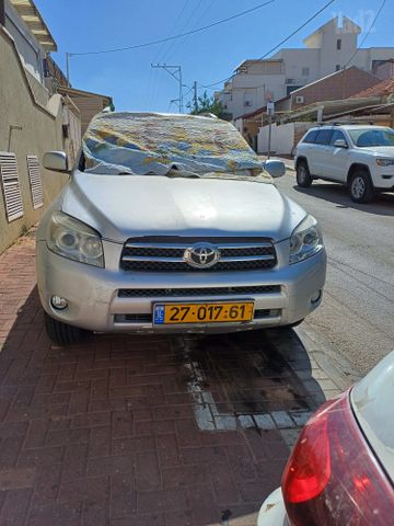 טויוטה RAV4