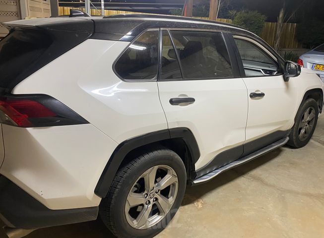 טויוטה RAV4