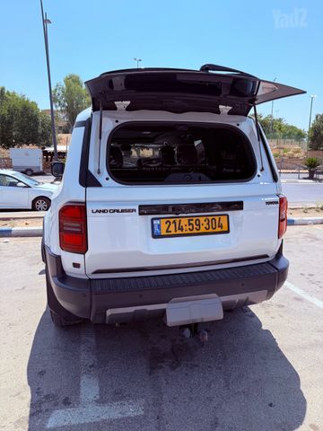 טויוטה לנד קרוזר