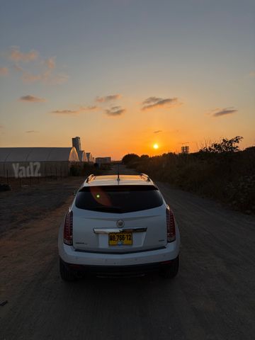 קאדילק SRX