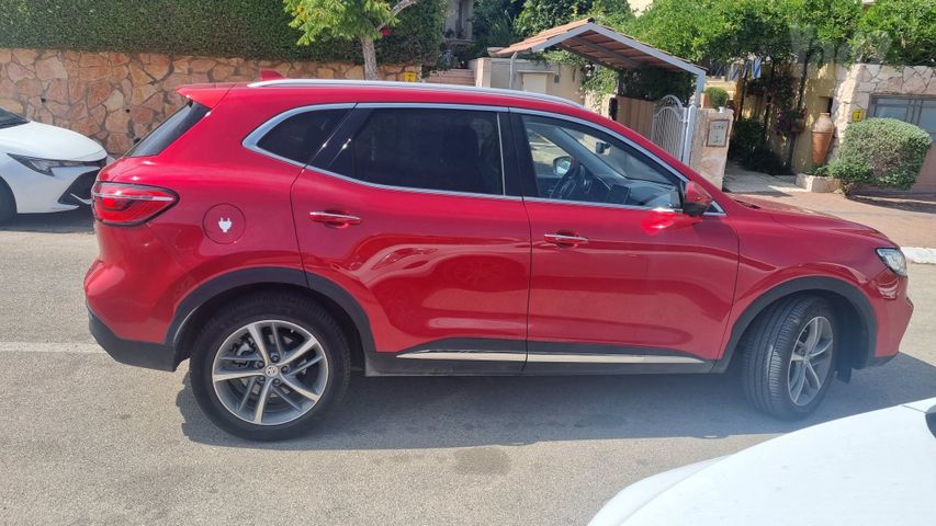 מודעת רכב אם ג'י EHS PHEV