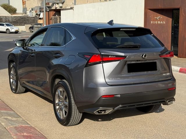 לקסוס NX