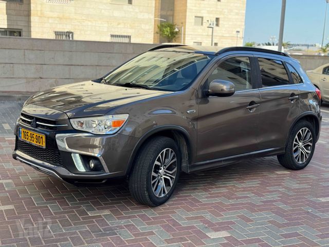 מודעת רכב מיצובישי ASX