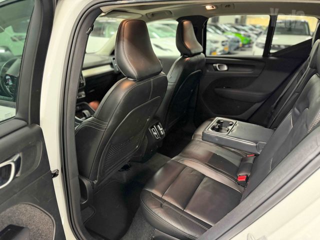 וולוו XC40