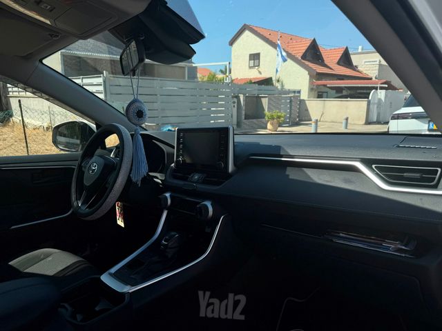 טויוטה RAV4
