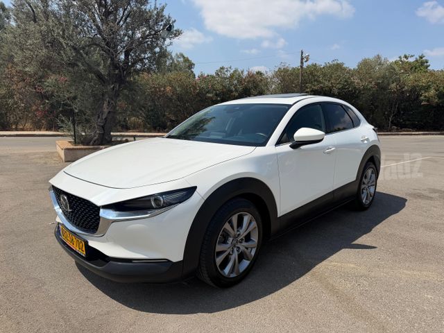 מודעת רכב מאזדה CX-30