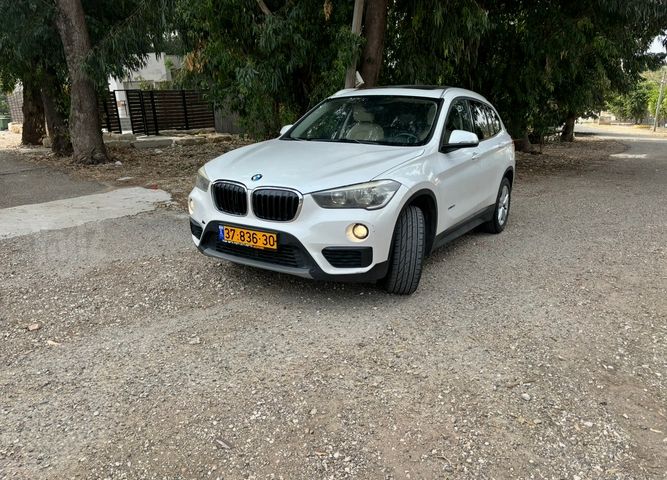 ב מ וו X1