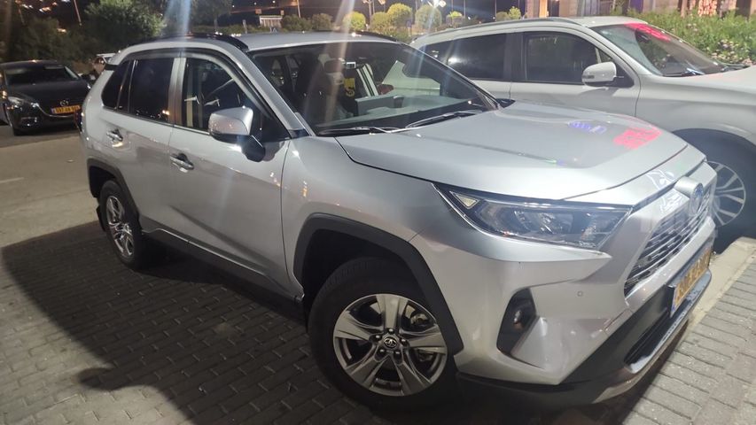 טויוטה RAV4