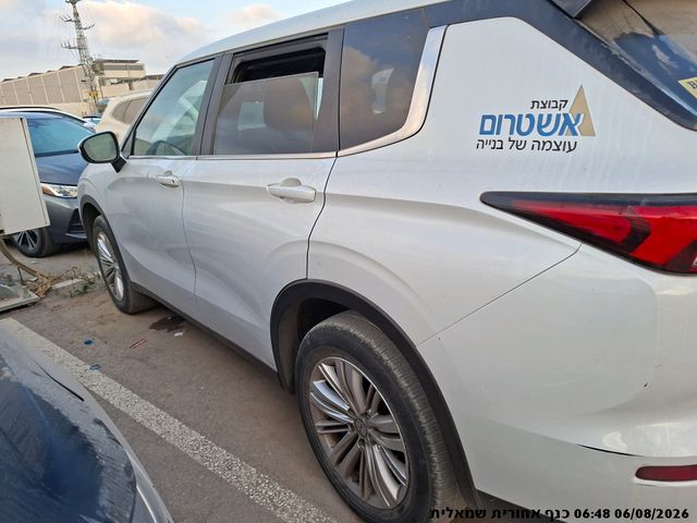 מיצובישי אאוטלנדר
