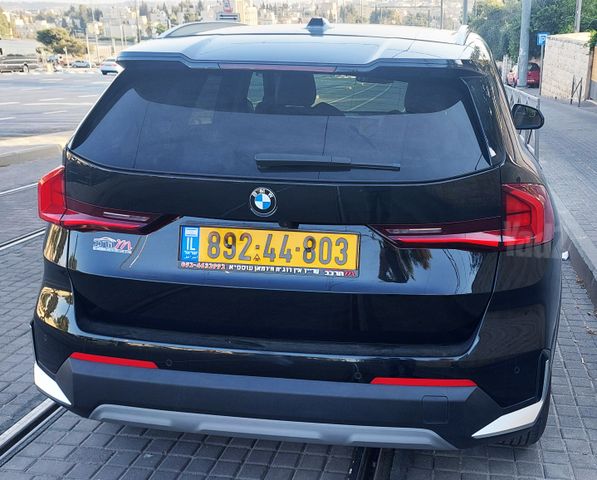 ב מ וו X1
