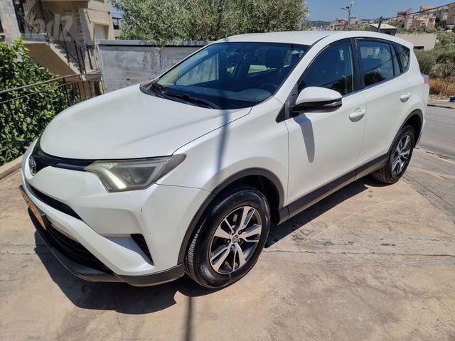 טויוטה RAV4