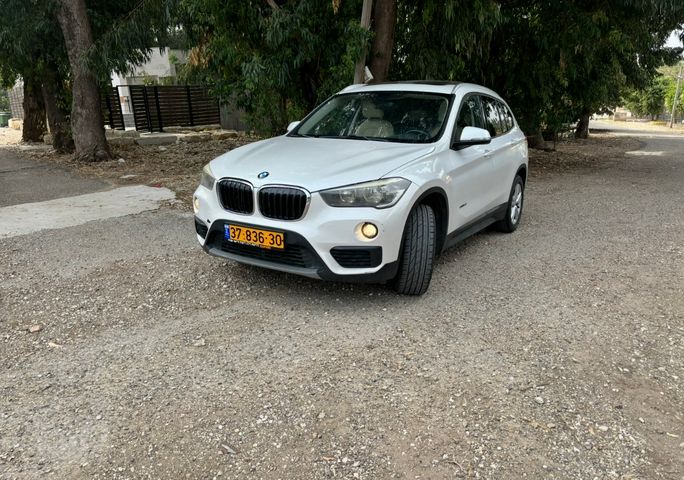 ב מ וו X1