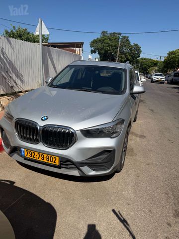 ב מ וו X1