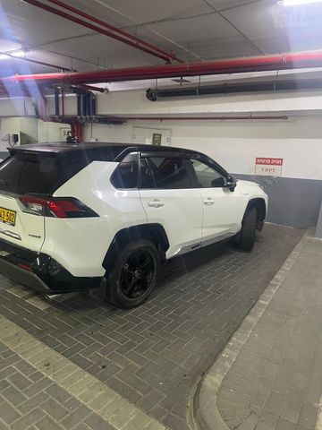 טויוטה RAV4