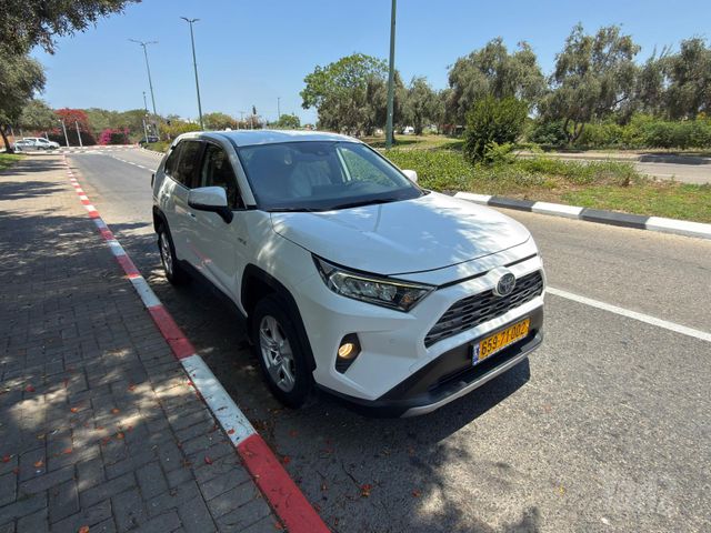 טויוטה RAV4
