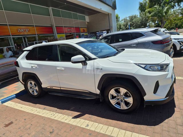 טויוטה RAV4