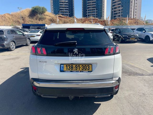 פיג'ו 3008