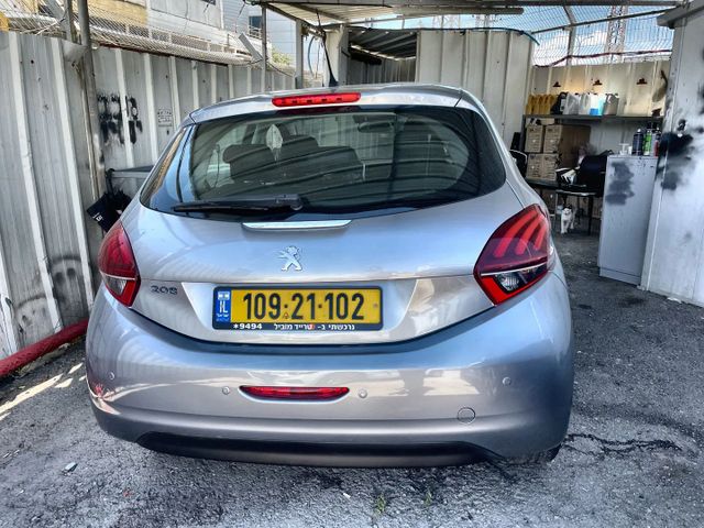 פיג'ו 208